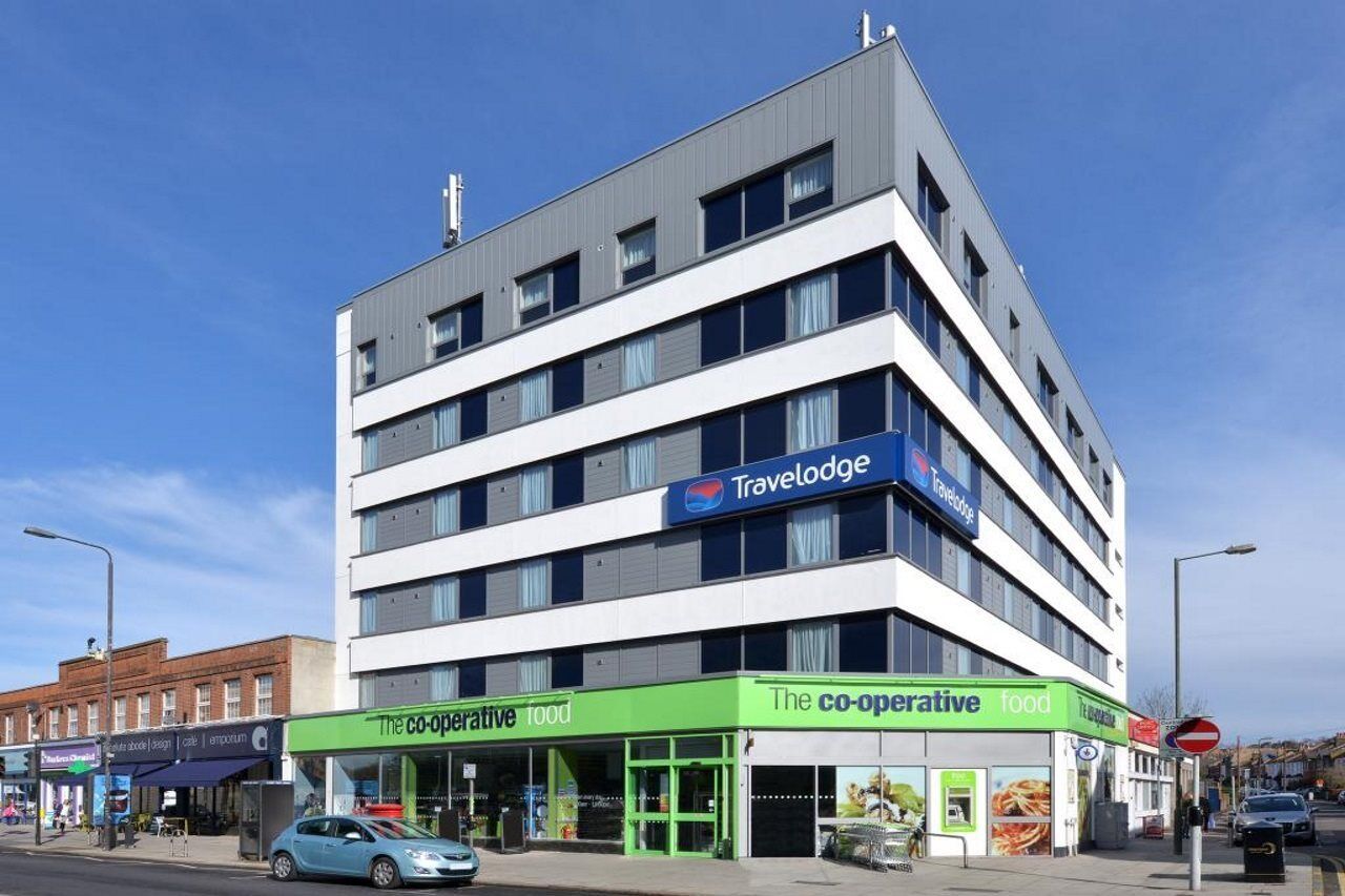 Travelodge London Raynes Park Exterior foto